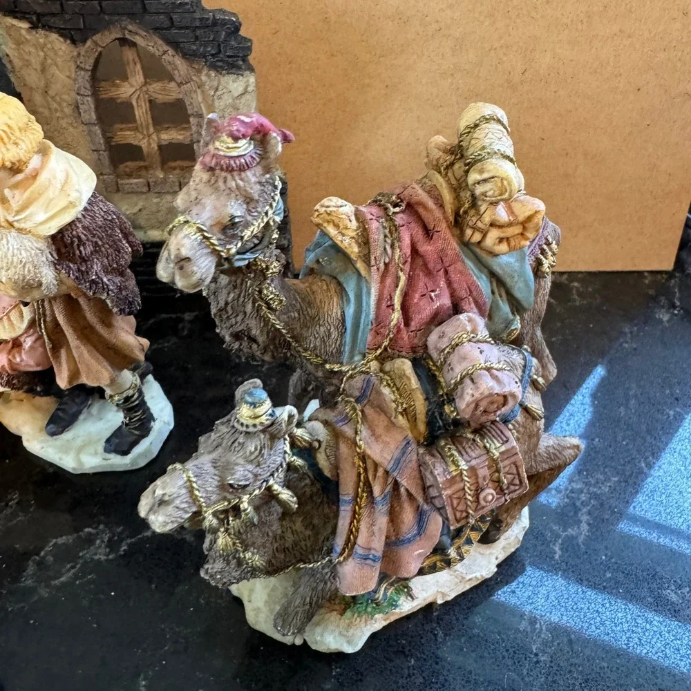 Vintage Holiday Workshop Nativity Set Resin Christmas Manger Scene Figurine READ